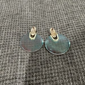 Kendra Scott Didi gold earrings in iridescent
